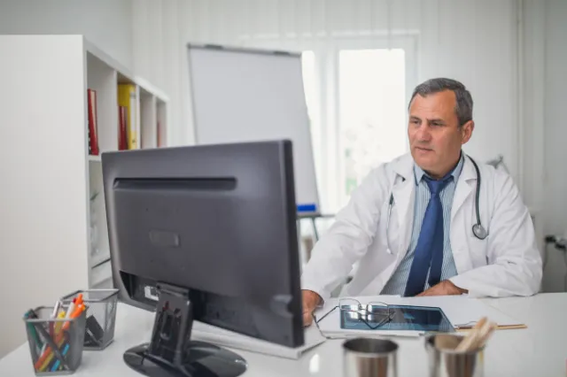 Australian surgeon website converting researching patients into booked consultations